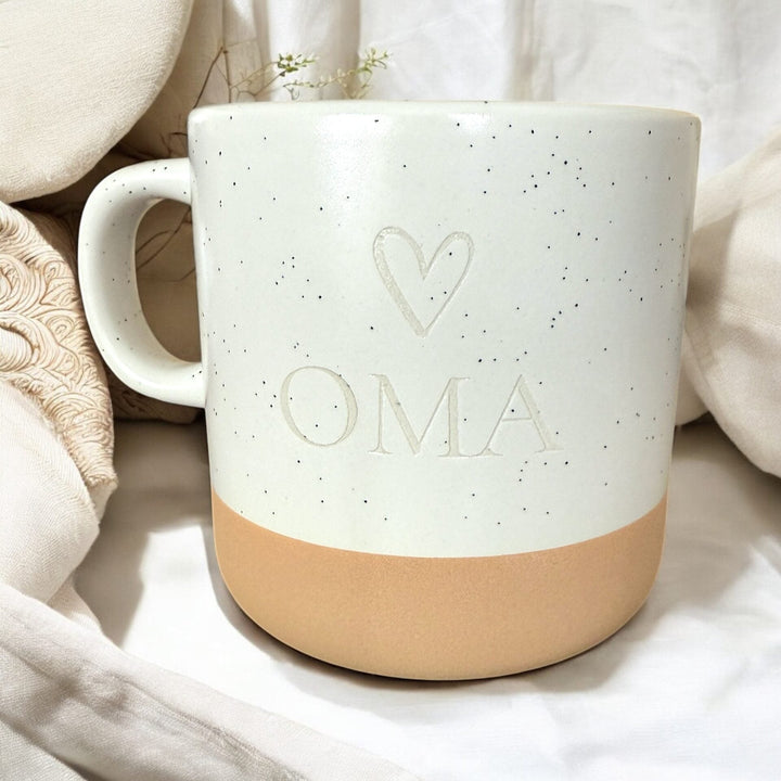 Tasse gravieren für die Oma mit der süßen "OMA"-Gravur und Herz als personalisiertes Geschenk im fitgemixt Shop kaufen