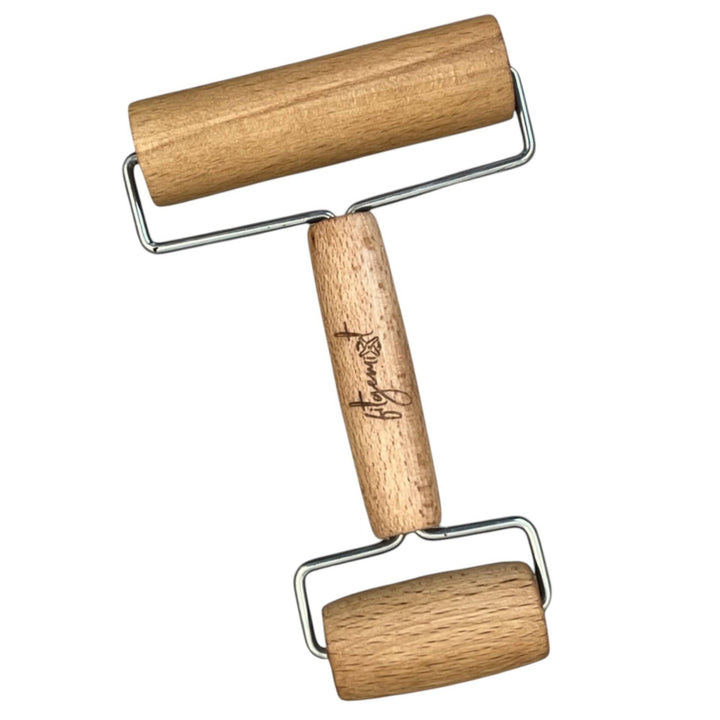 Teigroller kaufen – ergonomischer Holzroller passend für Backzubehör von fitgemixt