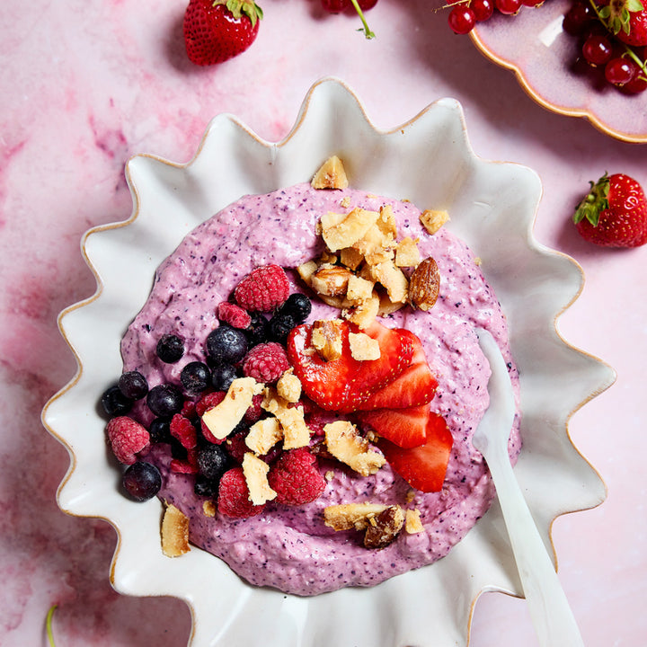 Fruchtige Smoothie Bowl als schnelles und praktisches Thermomix®* Frühstück aus dem "Let’s break fast" Buch von fitgemixt