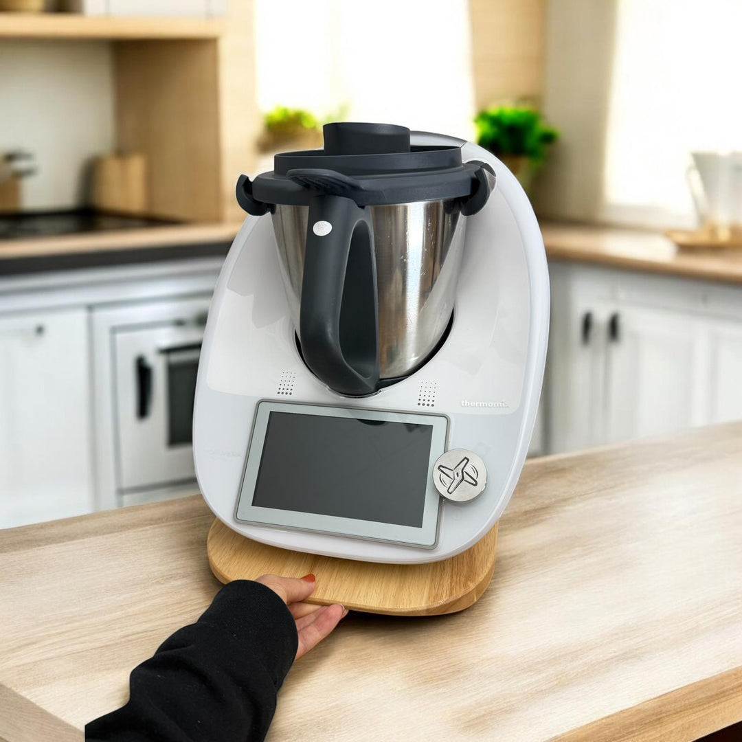 Thermomix®* Gleitbrett aus Eiche – handgefertigtes Zubehör zum sicheren und einfachen Verschieben deiner Küchenmaschine von fitgemixt