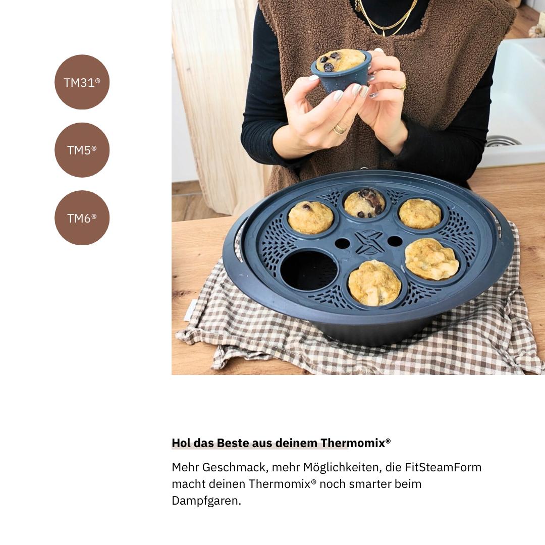 Thermomix® Muffinform aus Silikon für Dampfgar-Muffins und Miniaufläufe. Jetzt FitMuffin im fitgemixt Shop kaufen.