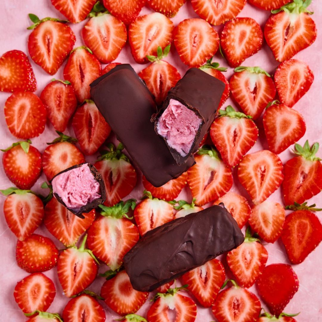 Erdbeer-Schoko-Eisriegel – entdecke die Vielfalt an Thermomix®* Rezepte für Eis im Buch "Eis dich glücklich".