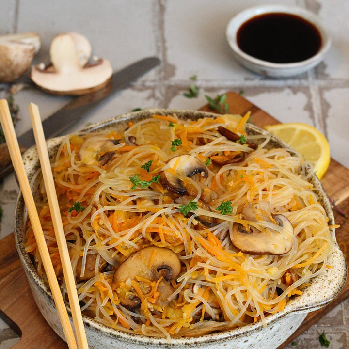 Glasnudelsalat mit Champignons oder Auberginen als Thermomix®* Partyrezept – ideal für dein Buffet, bestelle das Kochbuch „Gemeinsam genießen“ im Fitgemixt Shop.