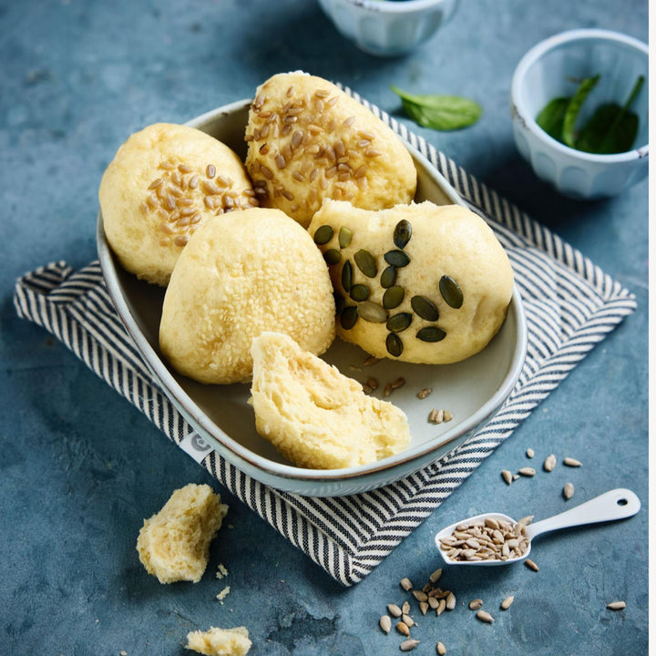 Fluffige Quarkbrötchen mit Kernen als Varoma®* Rezept aus dem Thermomix®* aus dem fitgemixt Varoma-Kochbuch „Jetzt dampft's", jetzt im Shop bestellen