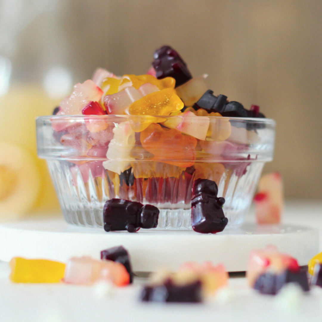 Vegane und zuckerfreie Gummibärchen selber machen – kreative Rezepte aus dem Fitgemixt-Backbuch „Süß bin ich“. Jetzt im fitgemixt Shop erhältlich.