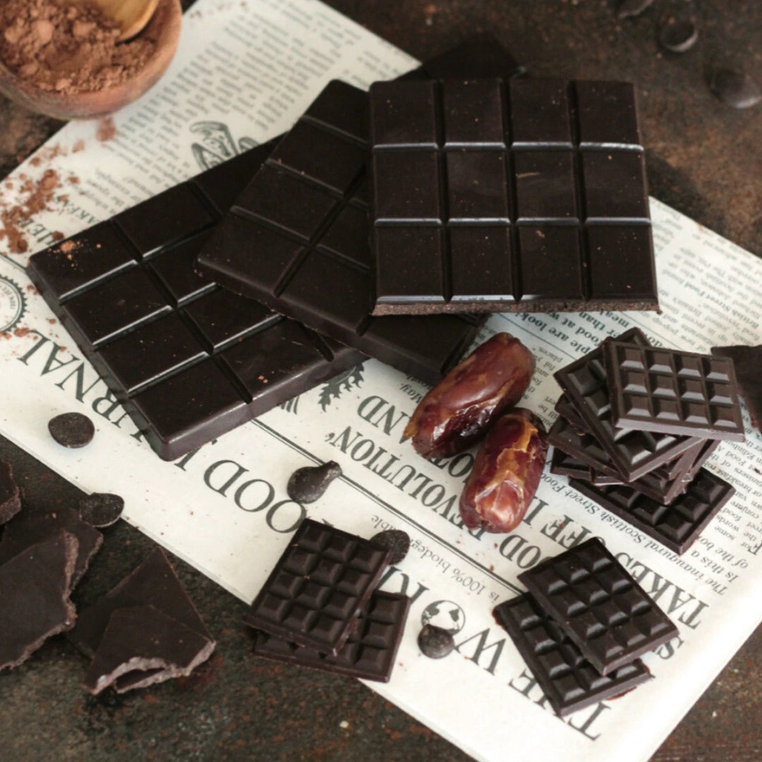 Zuckerfreie Dattelschokolade aus dem Fitgemixt-Backbuch – vegan, glutenfrei und ohne Haushaltszucker. Jetzt im fitgemixt Shop sichern.