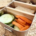 Unsere Lunchbox ist perfekt für den Kindergarten, da mittels Trennwänden die Inhalte bestens voneinander getrennt werden können. Bestellbar im fitgemixt Onlineshop.