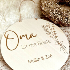 Unser Holzschild Oma ist das perfekte Geschenk, wenn du deiner Oma eine individuelle Freude machen möchtest - Geschenkideen by Fitgemixt