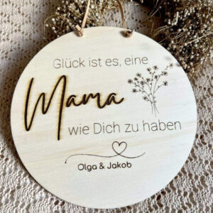 Die Holzschilder Mama werden von uns mit Liebe zum Detail graviert fitgemixt Dekoshop