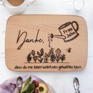 Frühstücksbrettchen als Abschiedsgeschenk Kita gefertigt aus Holz mit individueller Gravur by fitgemixt. Jetzt personalisieren und bestellen.