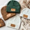 Individuelle Beanie-Mütze mit personalisierbarem Namensschild – ideal für personalisierte Geschenke im fitgemixt Shop